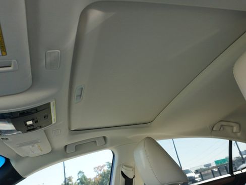 Certified 2025 Lexus ES 300h w/ Premium Package image 9