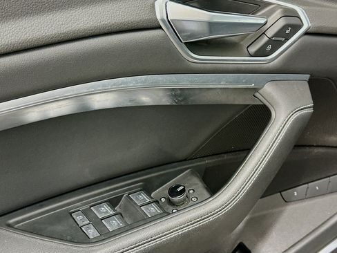 Used 2023 Audi e-tron Premium Plus w/ Premium Plus Package image 15