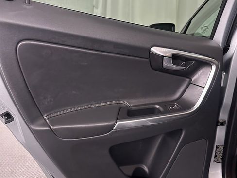 Used 2017 Volvo XC60 T6 R-Design w/ Climate Package image 29