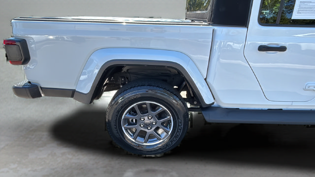 Used 2020 Jeep Gladiator Overland w/ Safety Group AWD/4WD image 36