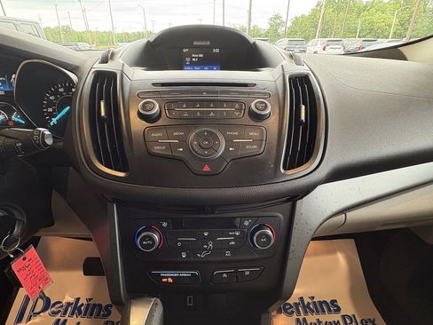 Used 2017 Ford Escape SE FWD image 16