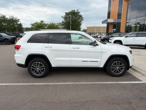 Used 2017 Jeep Grand Cherokee Limited w/ Luxury Group II AWD/4WD image 3