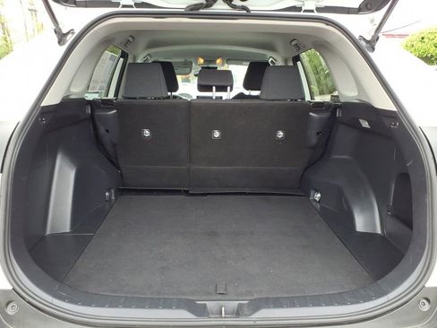 Used 2019 Toyota RAV4 LE AWD/4WD image 18