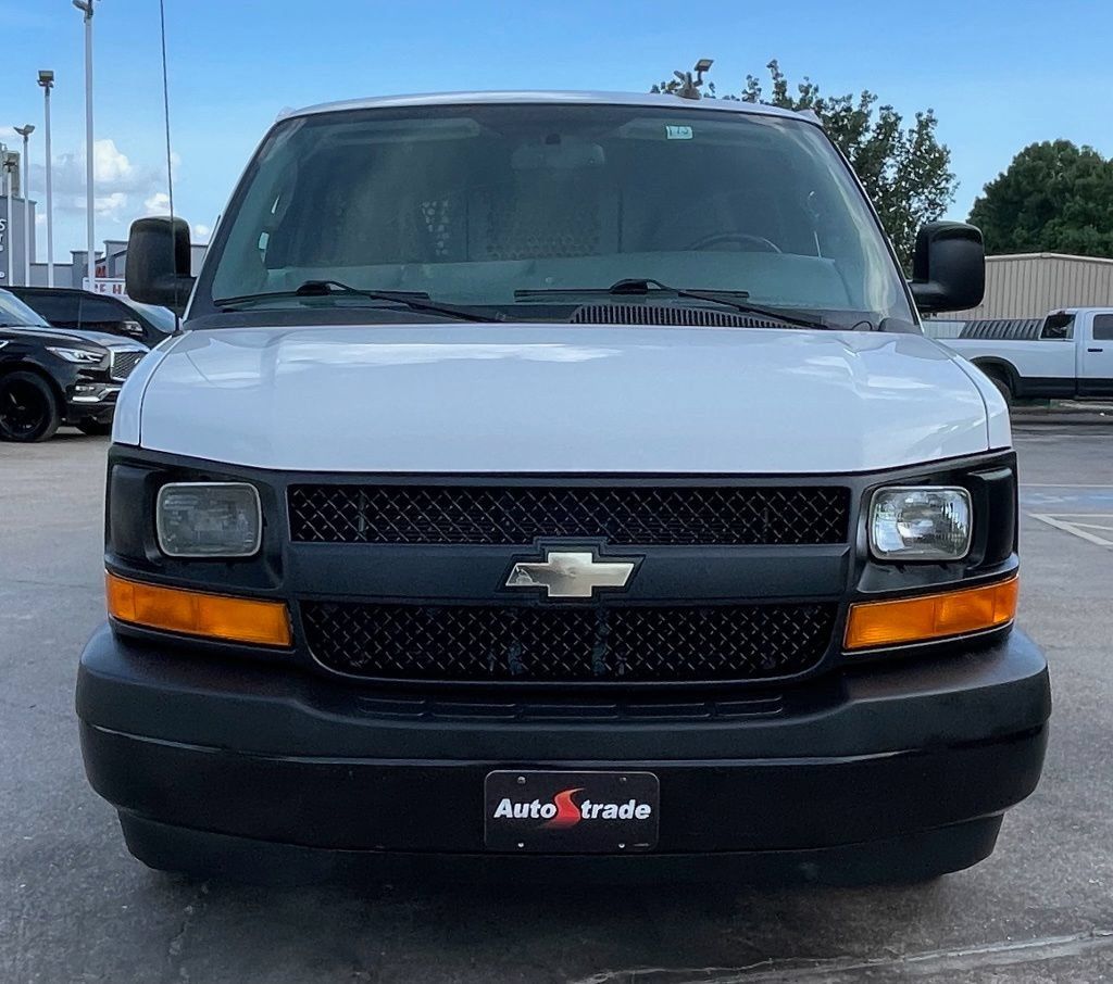 Used 2017 Chevrolet Express 2500 Extended RWD image 7