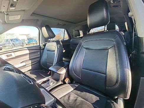 Used 2021 Ford Explorer Limited w/ Hybrid Equipment Group 310A image 11
