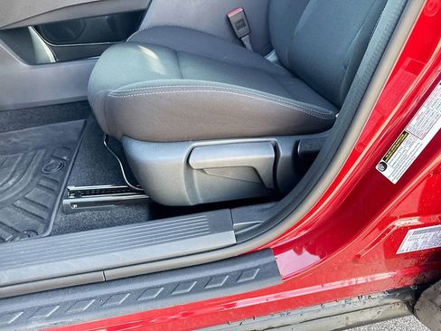 Used 2025 Nissan Rogue S image 22