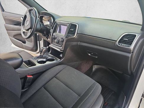 Used 2018 Jeep Grand Cherokee Laredo image 13