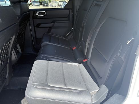 Used 2025 Ford Bronco Badlands AWD/4WD image 8
