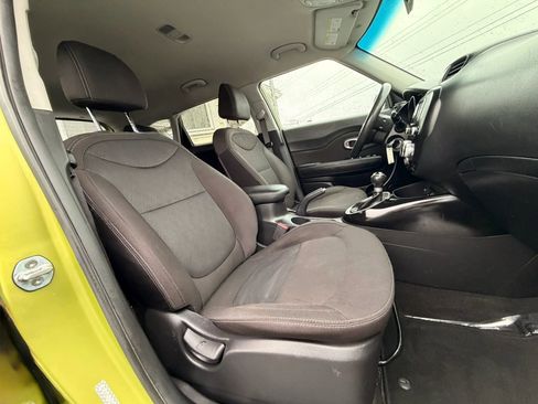 Used 2018 Kia Soul FWD image 19