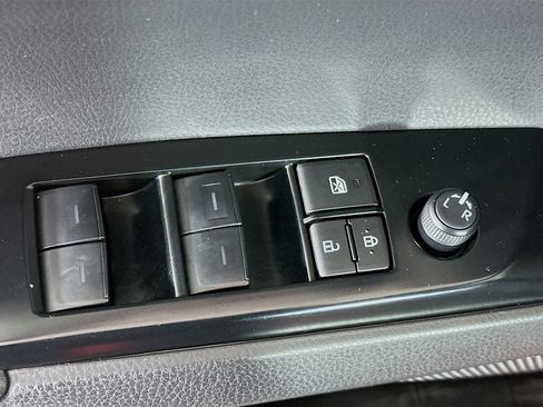 Used 2025 Toyota Camry SE image 15