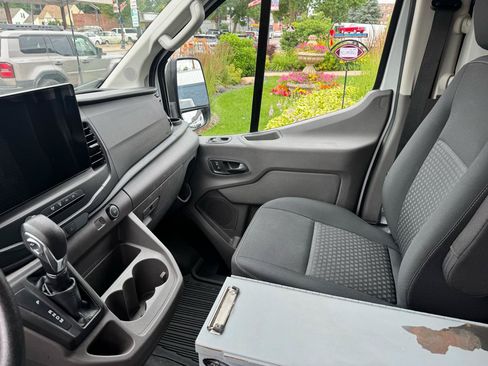 Used 2022 Ford Transit 250 Low Roof AWD image 19