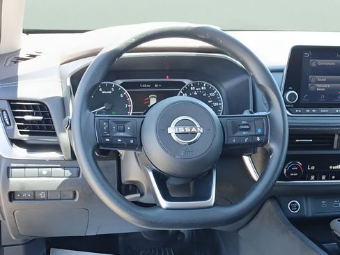 Used 2023 Nissan Rogue SV AWD/4WD image 14