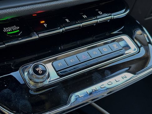 New 2024 Lincoln Corsair Reserve w/ Equipment Group 202A image 19