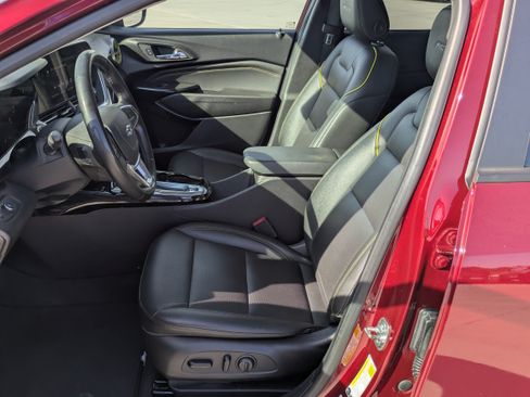 Used 2024 Chevrolet Trax ACTIV w/ Sunroof Package FWD image 10