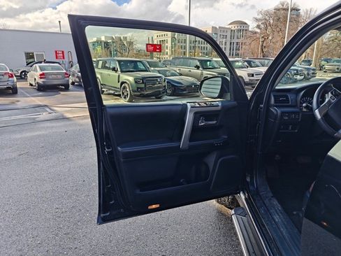 Used 2017 Toyota 4Runner Limited image 7