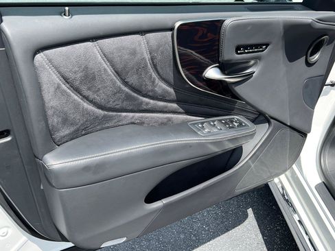 Certified 2023 Lexus LS 500 AWD w/ Luxury Package image 10