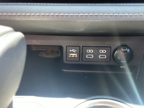 Used 2023 Toyota Highlander LE AWD/4WD image 18