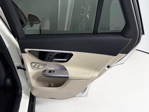 Used 2026 Mercedes-Benz GLC 300 image 27