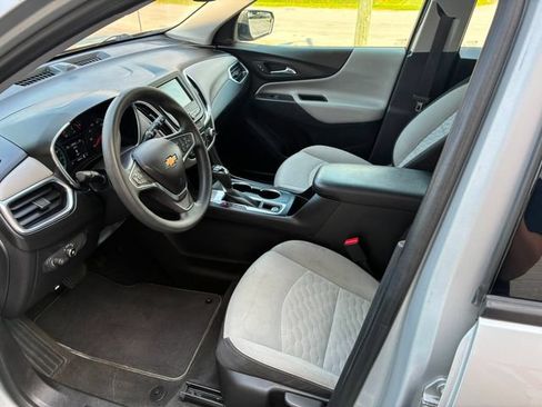 Used 2018 Chevrolet Equinox LS FWD image 12