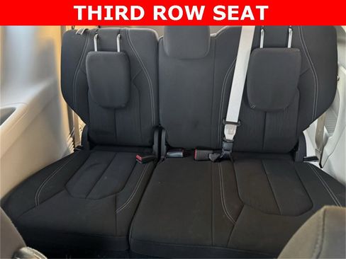 Used 2024 Chrysler Voyager LX image 8