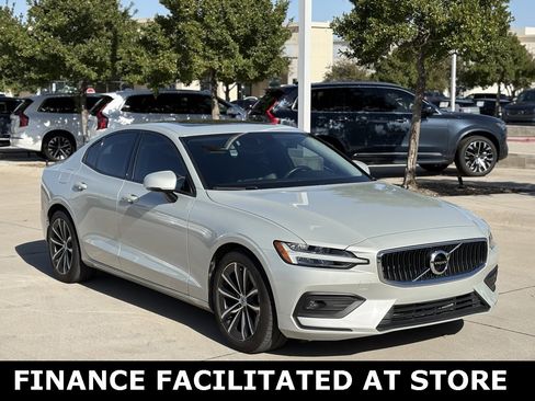 Used 2021 Volvo S60 T5 Momentum w/ Climate Package image 5