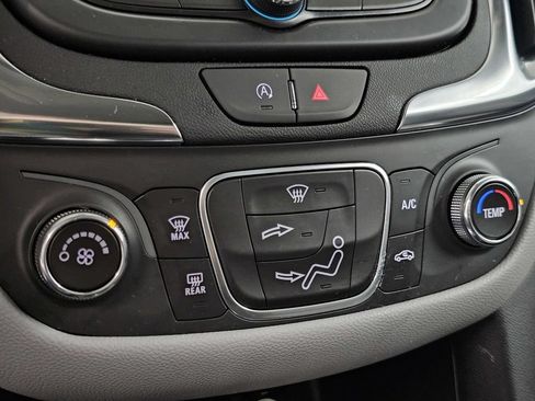 Used 2024 Chevrolet Equinox LS w/ LS Convenience Package FWD image 17