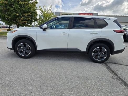 Used 2024 Nissan Rogue SV image 6