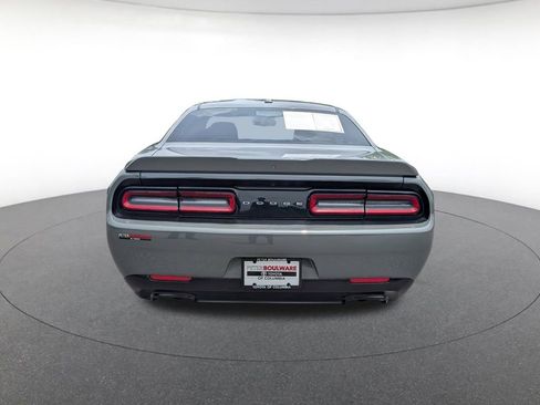 Used 2018 Dodge Challenger SXT RWD image 4