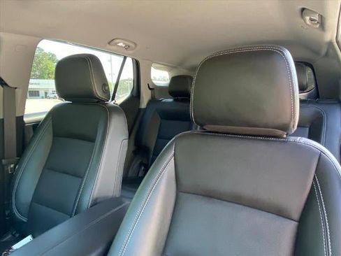 Used 2023 GMC Terrain SLT w/ Infotainment Package II FWD image 25
