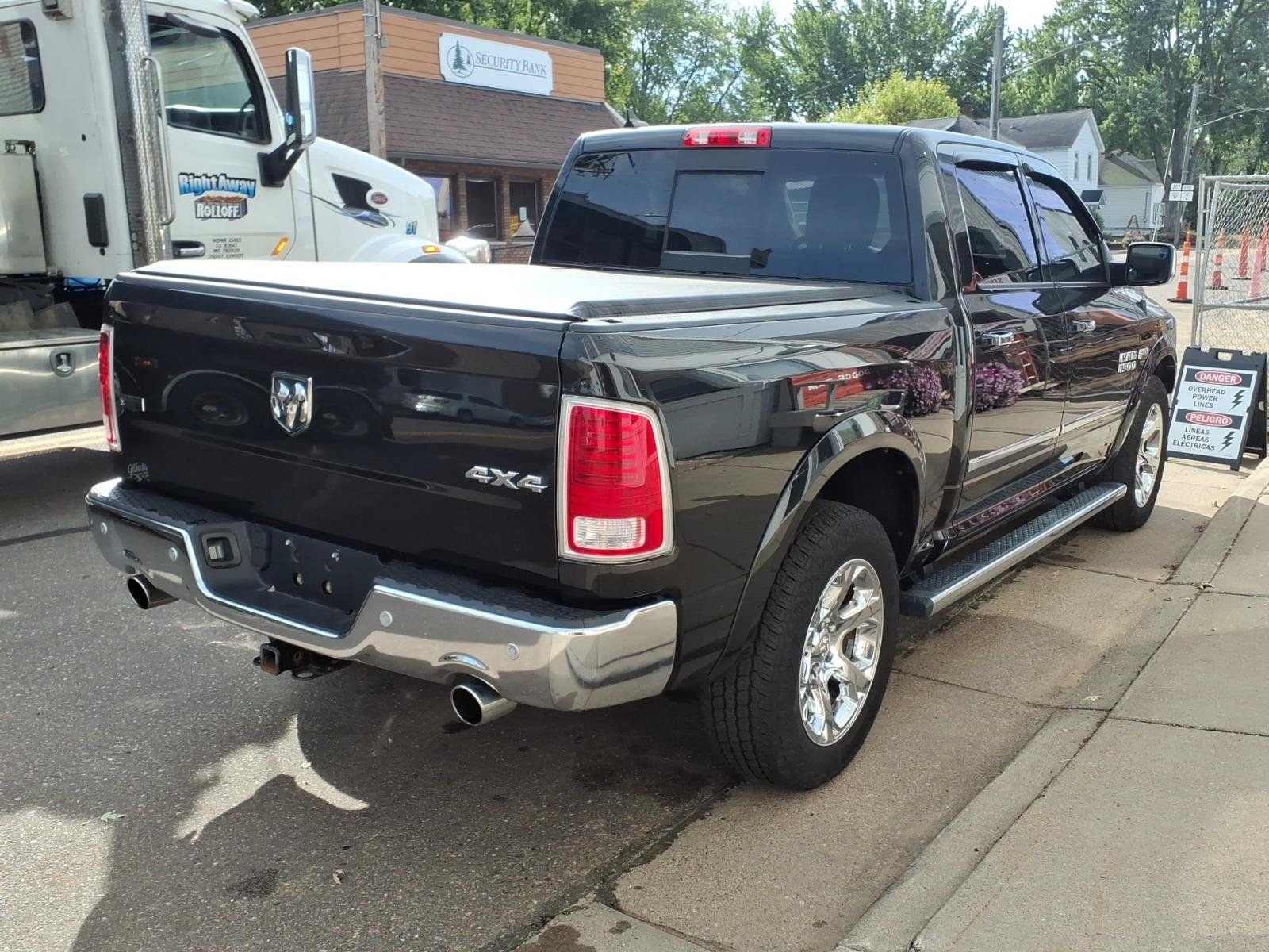 Used 2017 RAM 1500 Laramie w/ Convenience Group AWD/4WD image 6