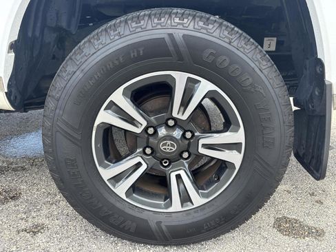 Used 2017 Toyota Tacoma TRD Off-Road image 43