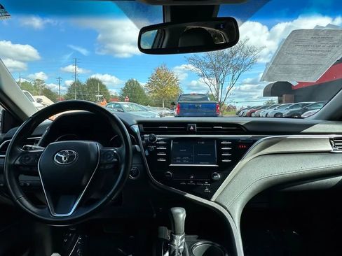 Used 2018 Toyota Camry SE w/ Convenience Package image 18