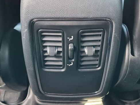 Used 2018 Jeep Grand Cherokee Laredo AWD/4WD image 20