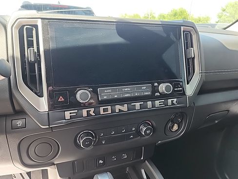 Used 2025 Nissan Frontier SV RWD image 13