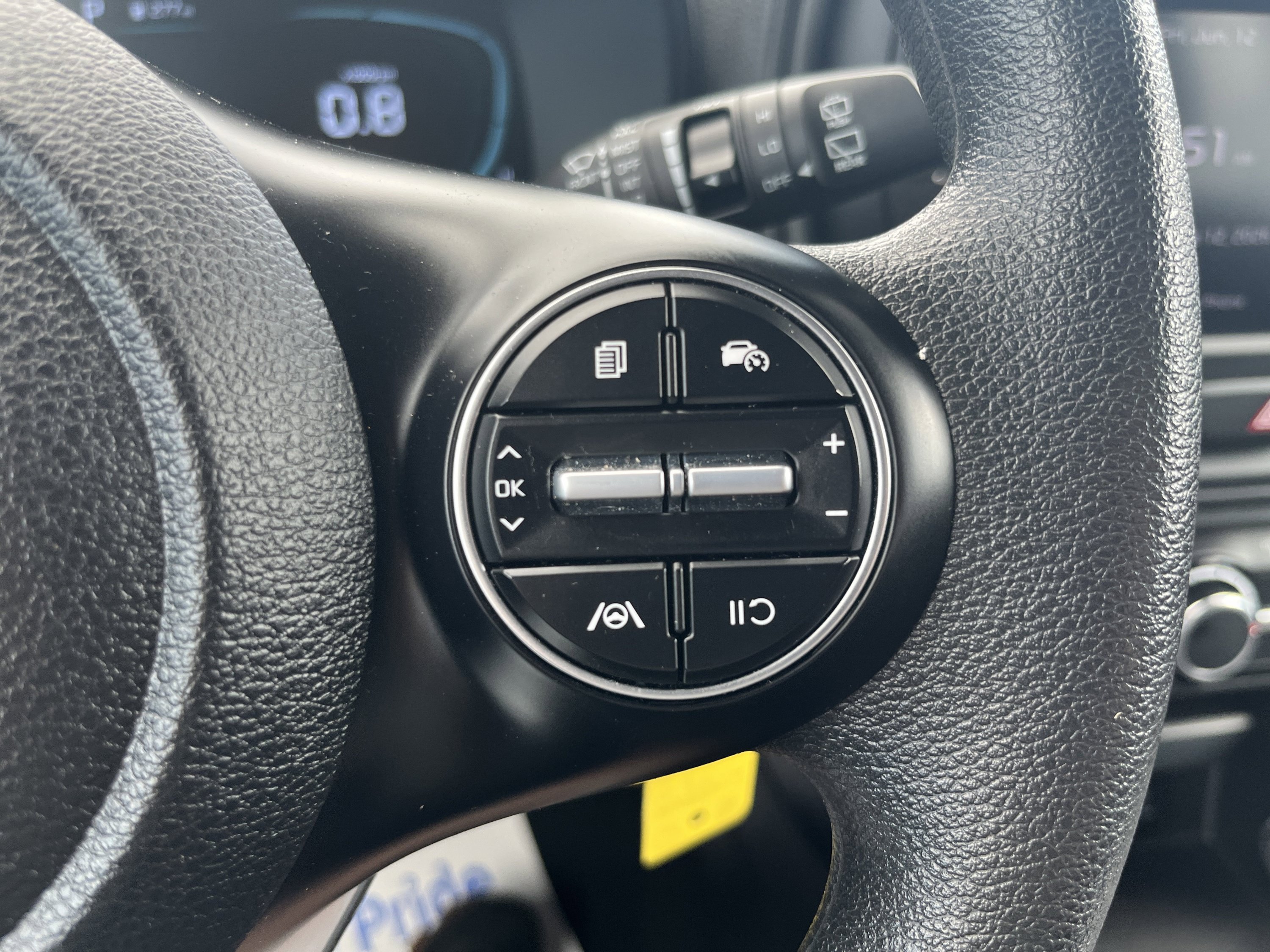 Used 2025 Kia Soul LX w/ LX Technology Package FWD image 16