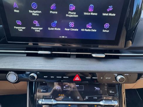 Used 2024 Kia Carnival EX image 38