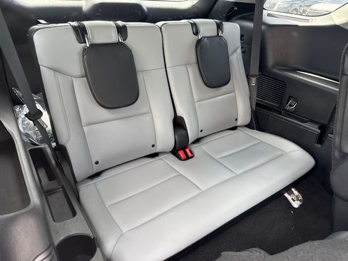 Used 2021 Ford Explorer XLT w/ Equipment Group 202A AWD/4WD image 12