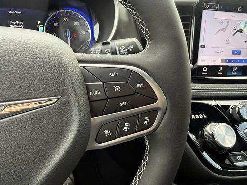 New 2026 Chrysler Pacifica Select FWD image 19