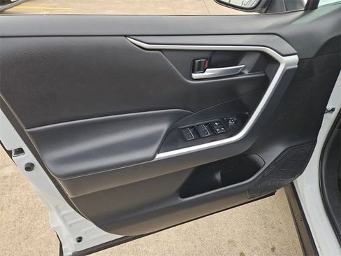 Used 2025 Toyota RAV4 XLE image 14