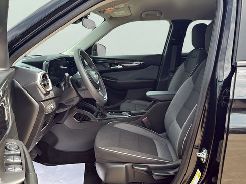Used 2025 Chevrolet TrailBlazer LT AWD/4WD image 19