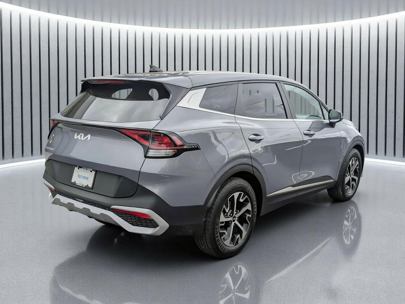 Used 2025 Kia Sportage EX FWD image 5