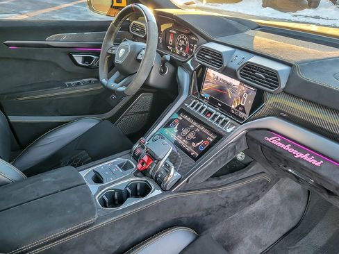 Used 2023 Lamborghini Urus Performante image 24