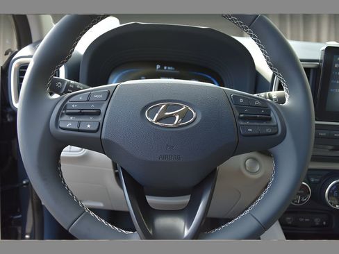 New 2026 Hyundai Venue SEL FWD image 18