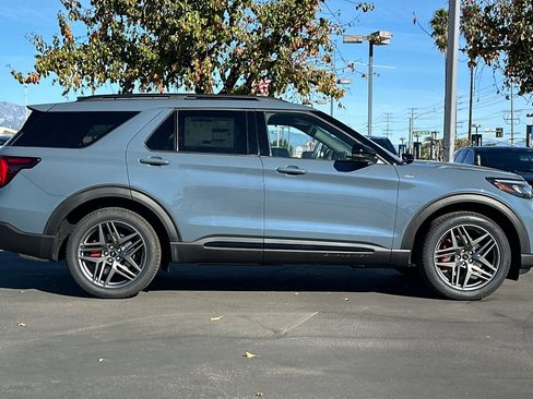 New 2026 Ford Explorer ST-Line w/ ST-Line Street Pack image 3