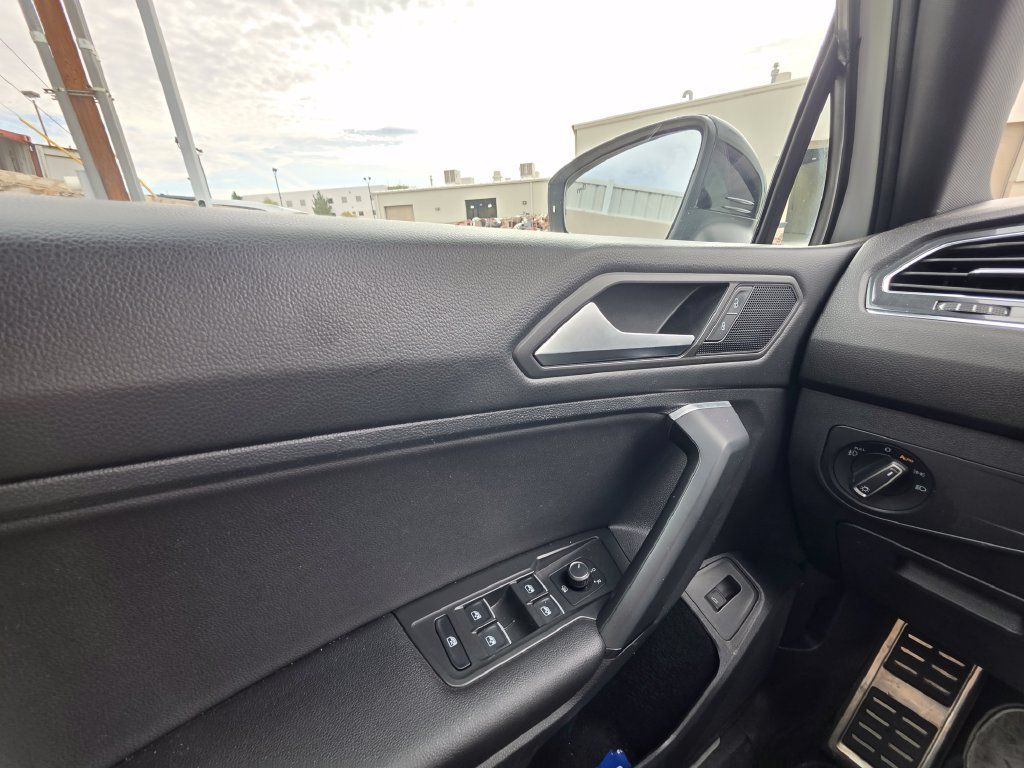 Used 2019 Volkswagen Tiguan SEL R-Line AWD/4WD image 13