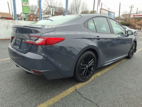 Used 2025 Toyota Camry SE image 5