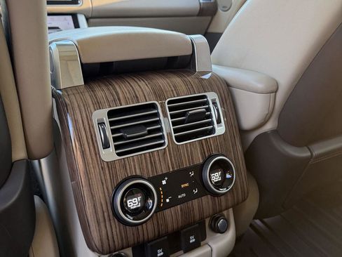 Used 2019 Land Rover Range Rover HSE image 13