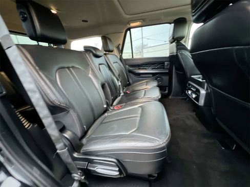 Used 2019 Ford Expedition Platinum image 18