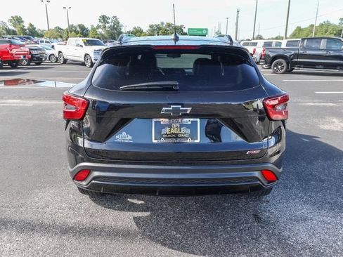 Used 2024 Chevrolet Trax RS w/ Sunroof Package FWD image 8