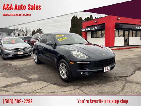 Used 2018 Porsche Macan Base AWD 4dr SUV image 1